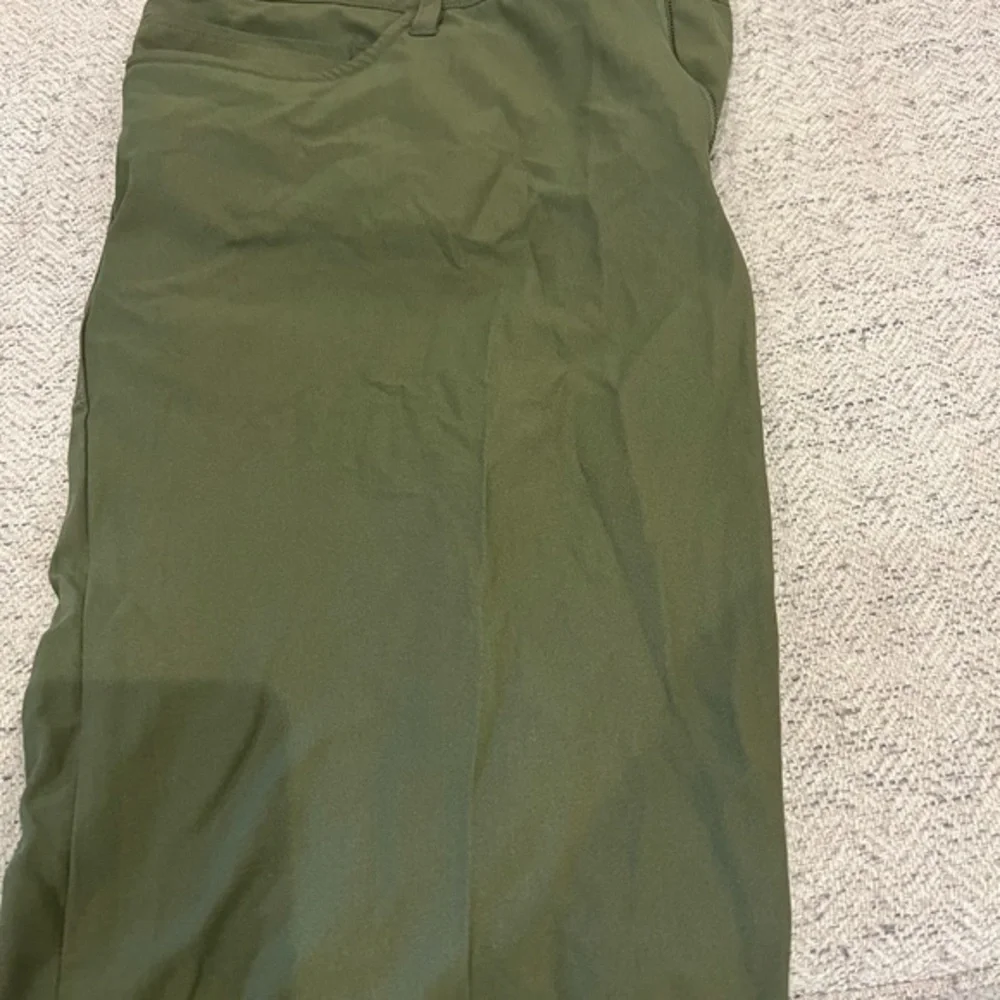 Joseph A Bank 5 pocket traveler Olive Green Pants